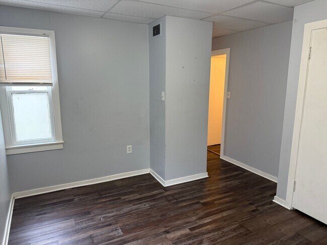 Building Photo - 226 E Maple St