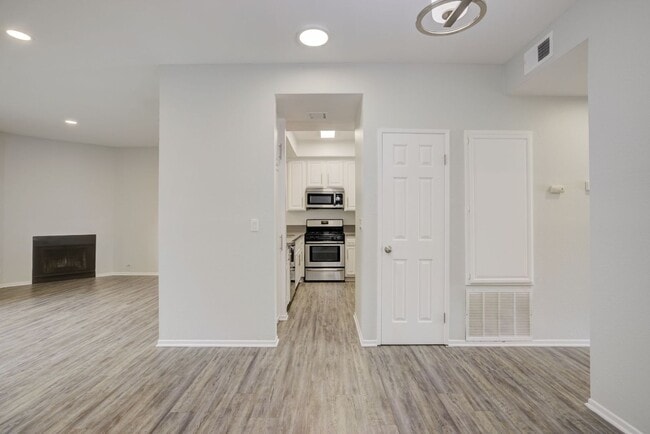 Interior Photo - 711 N. Sweetzer Ave