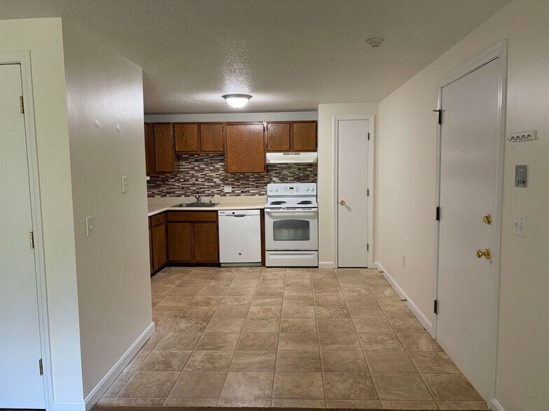 Building Photo - 2108 White Cedar Blvd