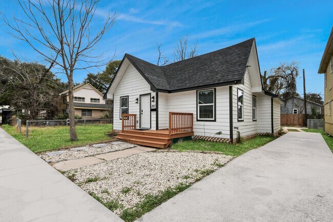 Building Photo - 2811 Winbern St