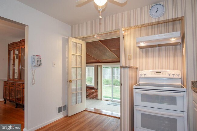 Building Photo - 5931 Peverill Dr