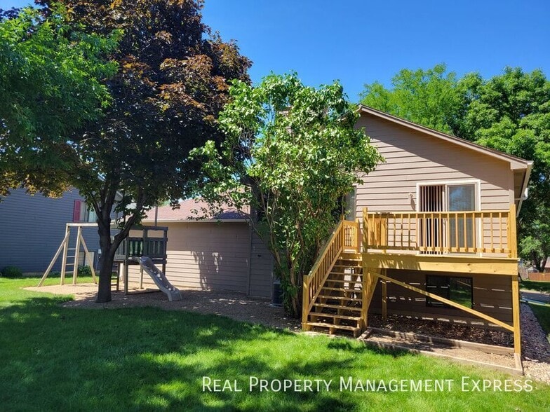 Building Photo - Great 4 Bed 2 Bath House with 2-stall atta...