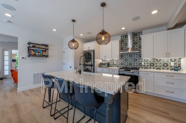 Primary Photo - 1100 Langford St