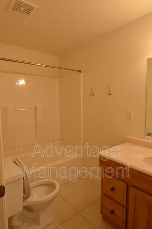 Building Photo - 4044 S Lake Vista Dr
