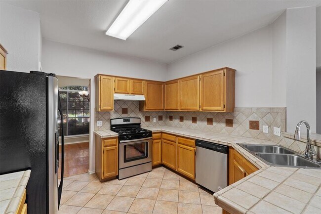 Building Photo - 1805 Gray Oak Dr