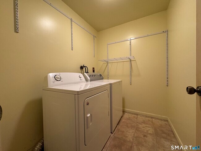 Building Photo - 223 Deer Run