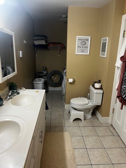 Building Photo - 147 Woodlawn Ave