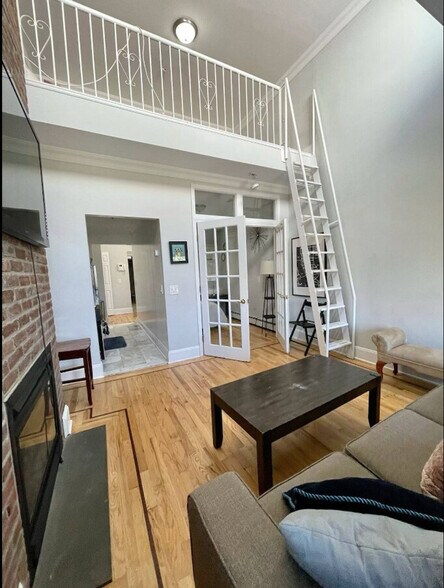 Building Photo - 692 10th Ave