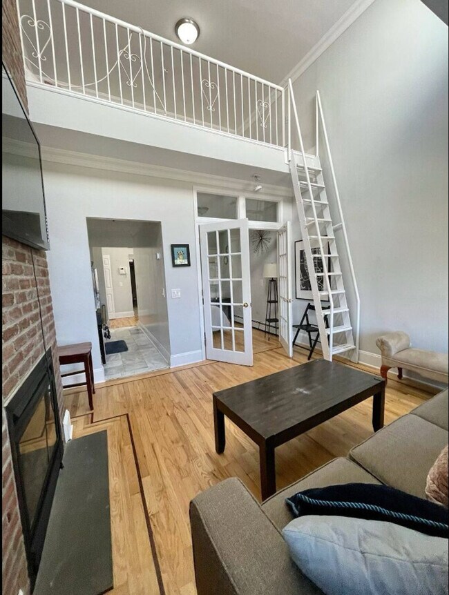 Building Photo - 446 W 50th St