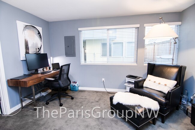 Building Photo - Modern & Luxurious 2015 Greenwood 3BR * Ro...