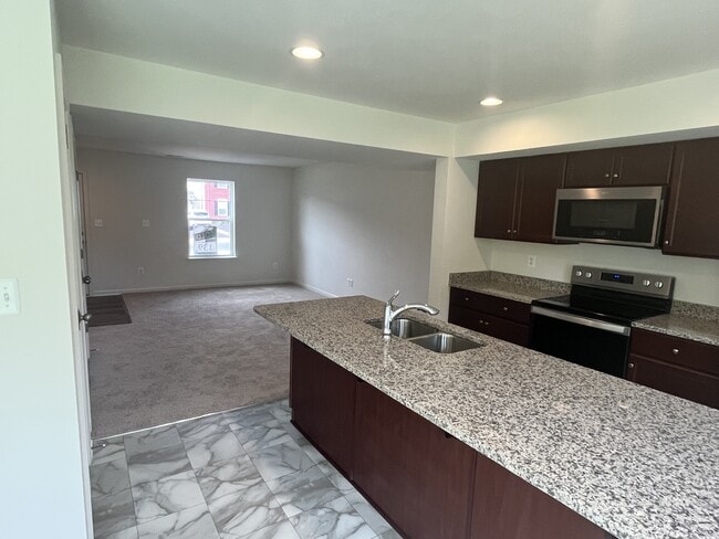 Building Photo - 164 Scotch Pine Dr