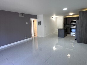 Building Photo - 770 SE 2nd Ave