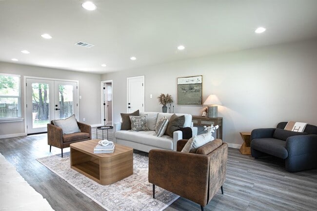 Building Photo - 2011 Malvern Hill Dr