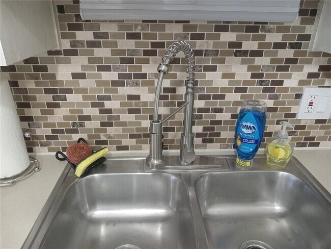 Building Photo - 2331 Finlandia Ln