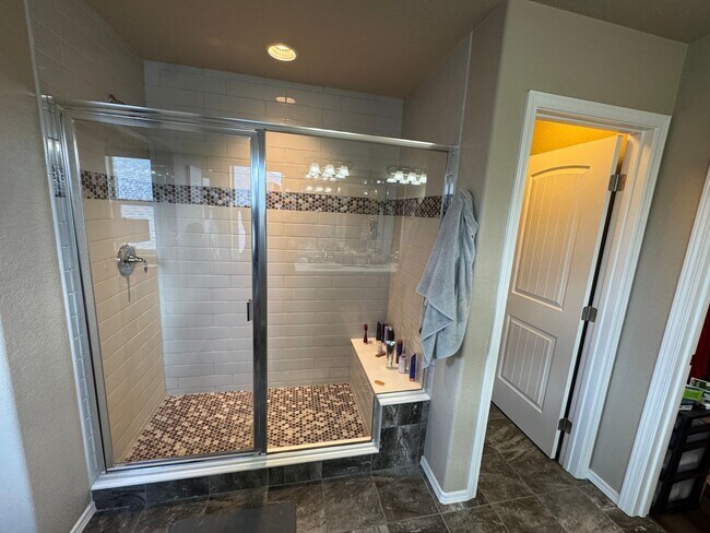 Building Photo - Stunning 4 Bed / 3 Bath Home Nested in Banning Lewis Ranch!