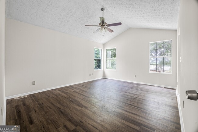 Building Photo - 3111 Linden Dr