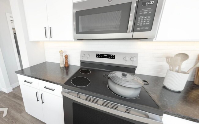 Building Photo - EDGEWOOD ESTATES NOW PRE-LEASING! LUXURIOU...