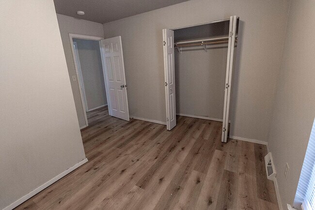 Building Photo - 216 Wheaton Ct