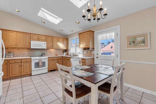 Building Photo - 215 Neptune Pl