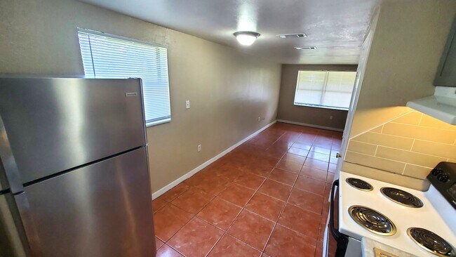 Building Photo - 9410 Grandfield Rd