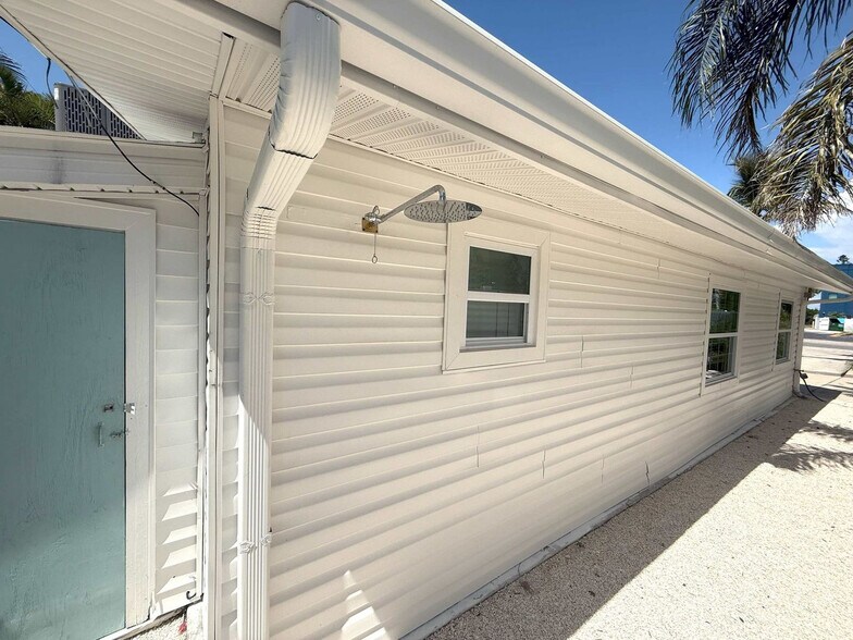 Building Photo - 3006 Gulf Dr