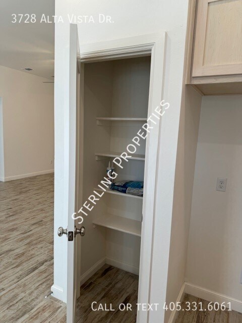 Building Photo - 3728 Alta Vis Dr