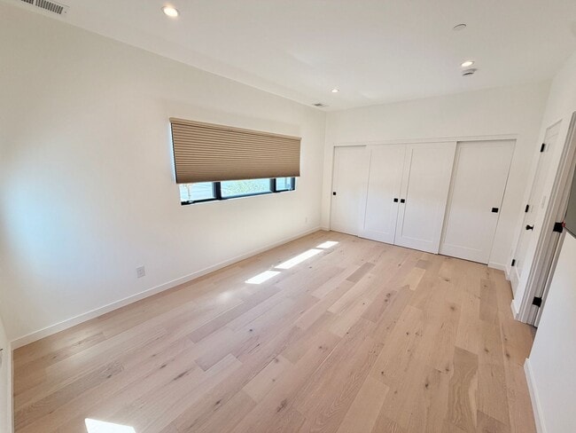 Building Photo - Never-Lived-In Luxury: 1,408 Sq Ft Detached Single-Family Home with Private Office — Downtown Sun...