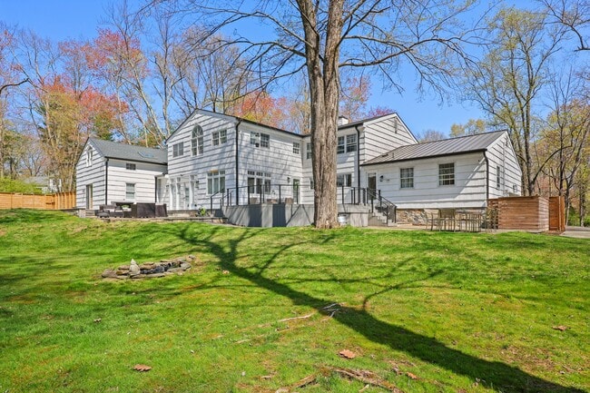 Building Photo - 10 Old Forge Rd