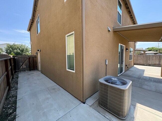 Building Photo - 641 S Laguna St