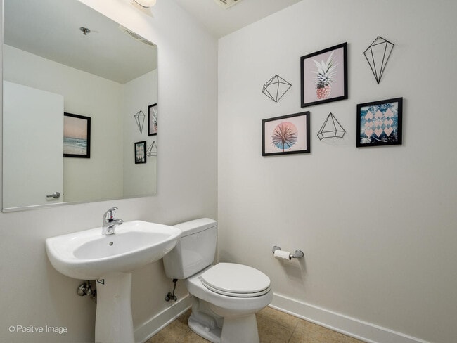 Building Photo - 901 W Madison St