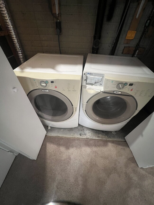 Building Photo - Charming 3-Level Townhome in Prime North Stafford Location