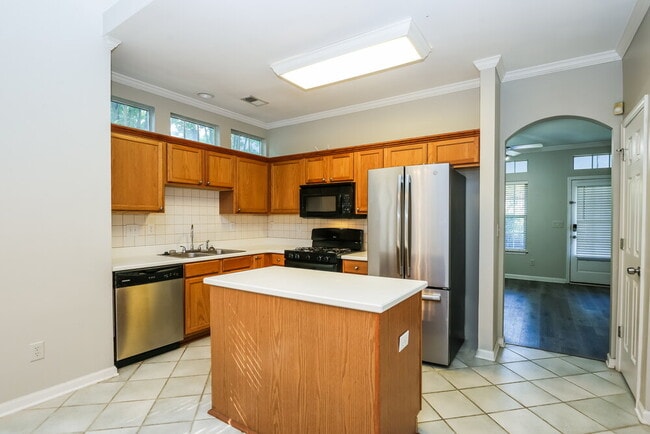 Building Photo - 2008 Greenhill Pass