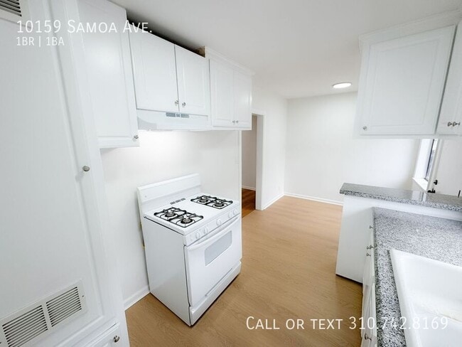 Building Photo - 10159 Samoa Ave