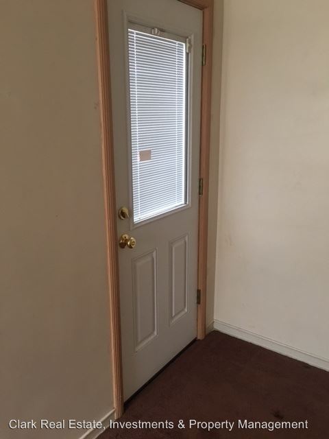 Building Photo - 1130 Victorian Plaza Cir