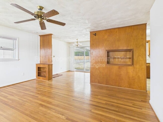 Building Photo - 47 Beaconsdale Ln