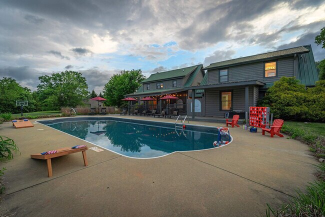 Building Photo - 2224 Brevard Rd