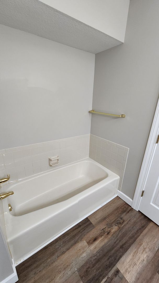 Building Photo - Lake Sherwood Executive 4BR, 3BTH home in Washburn Rural Schools!