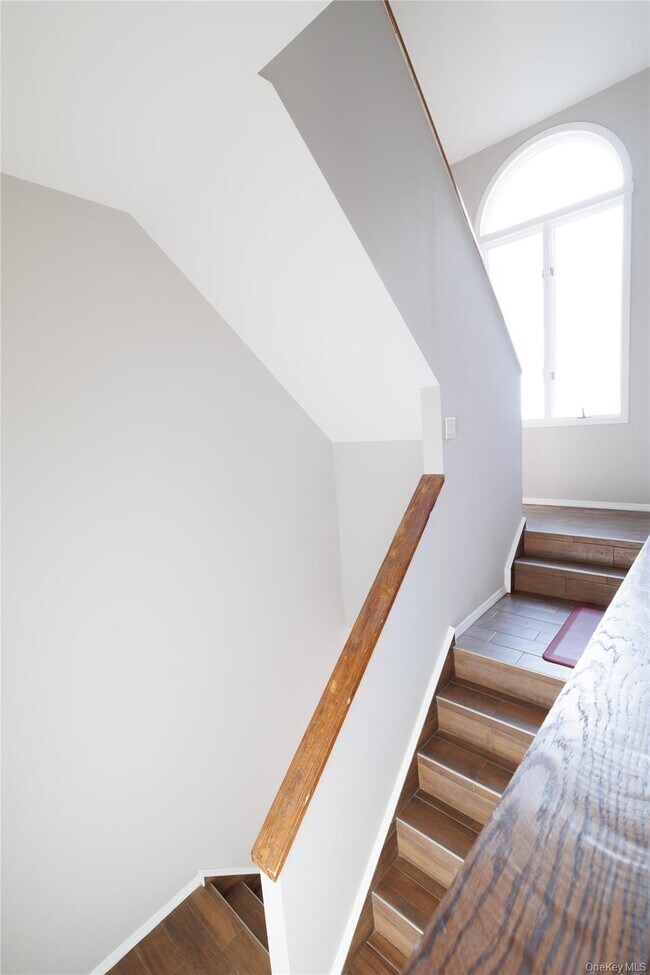 Building Photo - 277 W Broadway