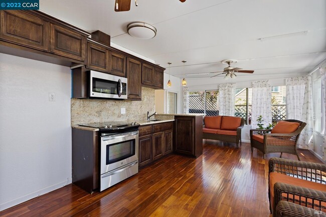 Building Photo - 561 Jade Cir
