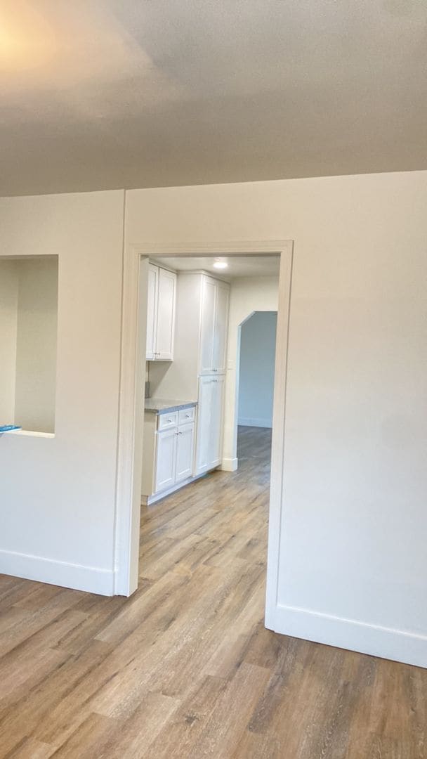 Building Photo - Recently Updated Delhi Home