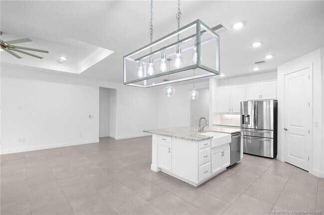 Building Photo - 4914 SW Montclair Dr