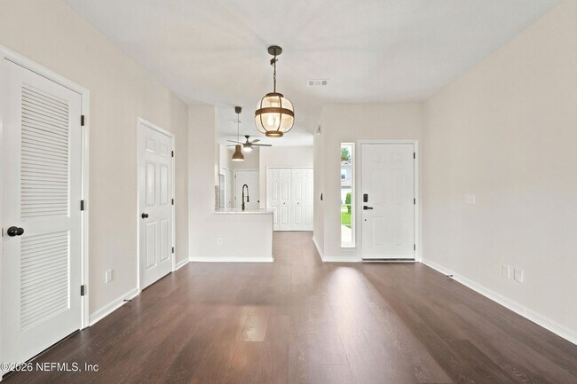 Building Photo - 577 Scrub Jay Dr
