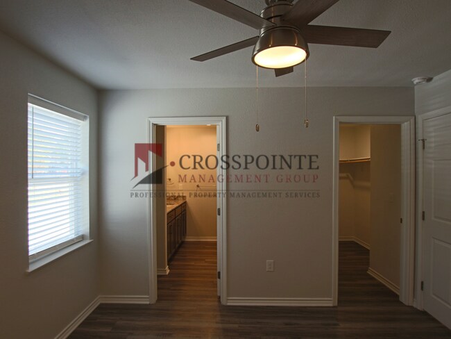 Building Photo - Stunning 2 Bed 2.5 Bath 1 Car Garage Townhome in Tyler!