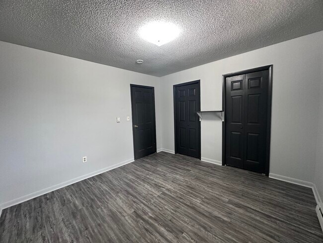 Building Photo - 202-B California-