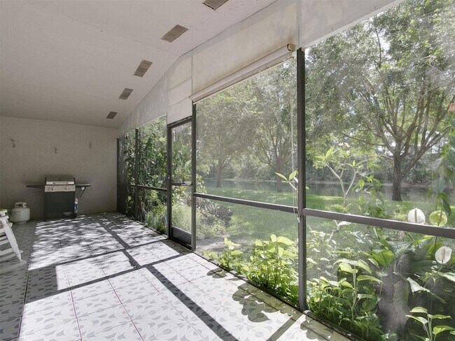 Building Photo - 556 Woodgate Cir