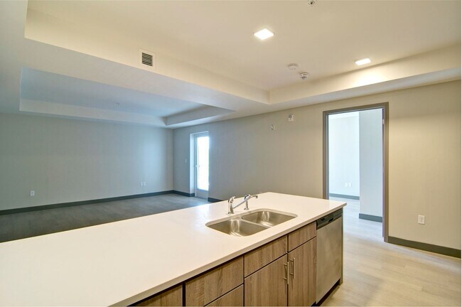 Building Photo - 10 North - 2 Bed / 2 Bath - Northshore, Ch...