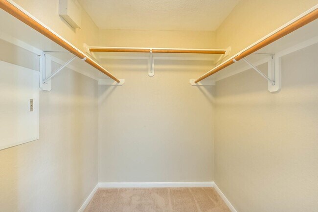 Building Photo - 21115 Amber Crossing Dr