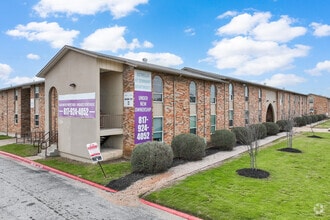 Building Photo - Estrella at Seminary