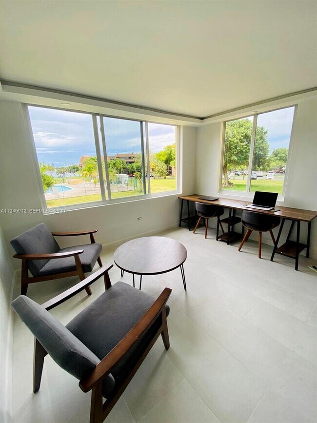 Building Photo - 441 NE 195th St