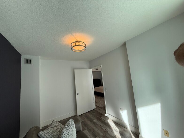 Building Photo - 31 SE 5th St